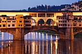 Fluss Arno und Ponte Vecchio, Florenz, Toskana, Italien