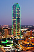 Dallas Skyline in der Abenddämmerung,Texas,USA