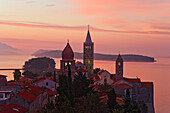 Stadt Rab in der Morgendämmerung, Insel Rab, Kroatien