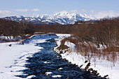 Fluss im Winter, Shiretoko-Halbinsel, Hokkaido, Japan