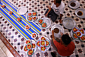 Iftar (Ramadan-Abendessen zum Fastenbrechen) in der Saigon-Moschee, Ho-Chi-Minh-Stadt, Vietnam, Indochina, Südostasien, Asien