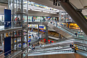 Blick auf das Innere des Berliner Hauptbahnhofs, Hauptbahnhof, Europaplatz 1, Berlin, Deutschland, Europa