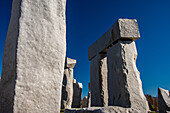 Nahaufnahme einer Stonehenge-Kopie auf dem Makomanai Takino Friedhof, Sapporo, Hokkaido, Japan, Asien