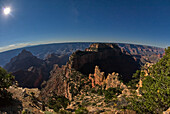 Wotans Thron im Mondlicht, Grand Canyon North Rim, Grand Canyon, Arizona, Vereinigte Staaten von Amerika, Nordamerika