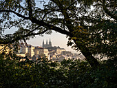 Prager Burg und Veitsdom in der Morgensonne,UNESCO-Weltkulturerbe,Prag,Tschechien (Tschechische Republik),Europa