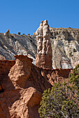 Ein Sandrohr oder Kaminfelsen, ein erodierter Felsturm im Kodachrome Basin State Park in Utah.