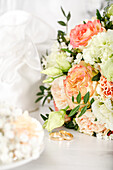 Floral table decoration with wedding rings