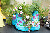 Upcycling - Plants in rubber boots