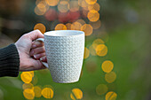 Lichter im Garten - Tasse mit Bokeh