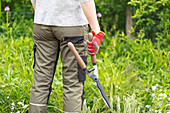 Garden tools - Working with hedge trimmers