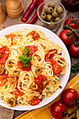 Spaghetti with tomatoes and olives