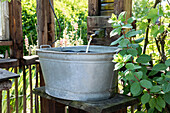 Water feature with zinc tub