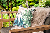 Terrassendeko - Kissen auf Gartenstuhl