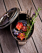 Figs and grapes in a roasting tin