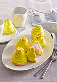 Filled lemon cream meringue tips
