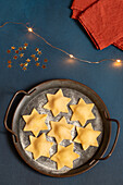 Sternförmige Ravioli vor dem Kochen