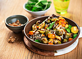 Winter-Bowl mit Rosenkohl, Kürbis und Quinoa