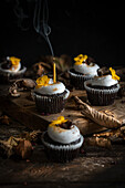 Herbst-Cupcakes mit Marshmallowschaum