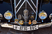 Die Front eines Citroën 15 Oldtimers bei einem Autofestival in San Lorenzo de El Escorial, Madrid