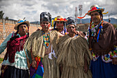 Der Karneval der "Negros y Blancos" in Pasto, Kolumbien, ist ein lebhaftes kulturelles Spektakel, das sich mit einem Übermaß an Farben, Energie und traditioneller Inbrunst entfaltet