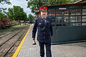 Personal im Zug El Tren de Arganda oder Tren de la Poveda in Arganda del Rey, Madrid, Spanien