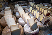 Frankreich, Pyrenees Atlantiques, Baskenland, Saint Jean de Luz, die Markthalle, Käse Beñat, Lieferant von Sterneköchen