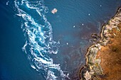 Luftaufnahme der Whirlpools des Mahlstroms von Saltstraumen, Nordland, Norwegen