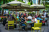 Bryant Park, games corner, bars and restaurants, Midtown Manhattan, New York City, USA.