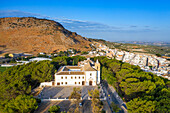 Luftaufnahme des Klosters Convento de San Francisco in Estepa, Provinz Sevilla in Andalusien, Südspanien