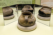 Der Mickelsen-Topf, ein 2009 in der Gegend von Fremont gefundener Tusayan-Topf, im USU Eastern Prehistoric Museum in Price, Utah