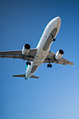 Flugzeuge landen auf dem Flughafen von Lanzarote, Kanarische Inseln, Spanien