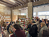 Tiermarkt ZGZ in der alten Enrique Coca-Fabrik in der Calle San Pablo, Zaragoza, Spanien