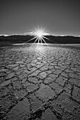 Salzformationen im Badwater Basin, Death Valley National Park, Kalifornien, USA