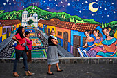 Straßenkunst-Graffiti in Concepción de Ataco, Departement Ahuachapán, El Salvador, Mittelamerika. Ruta De Las Flores, Departement Ahuachapan