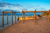 Strand auf der Insel La Pirraya, Usulutánin der Jiquilisco-Bucht im Golf von Fonseca im Pazifischen Ozean, El Salvador, Mittelamerika