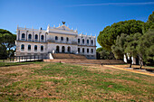 Palast von Acebron und Lagune im Doñana-Nationalpark, El Rocío, Huelva, Andalusien, Spanien