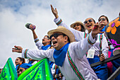 Der Karneval der "Negros y Blancos" in Pasto, Kolumbien, ist ein lebhaftes kulturelles Spektakel, das sich mit einem Ausbruch von Farben, Energie und traditioneller Inbrunst entfaltet