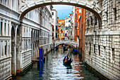 Die Seufzerbrücke Ponte dei Sospiri über den Rio di Palazzo della Paglia, Venedig, Italien. Ponte della Paglia, historische Brücke