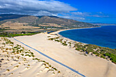 Strand Playa Punta Paloma, Luftaufnahme des Dünenstrands Duna de Valdevaqueros, Tarifa, Costa de la Luz, Provinz Cadiz, Andalusien, Südspanien