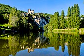 Frankreich, Quercy, Lot, Saint Cirq Lapopie, als eines der schönsten Dörfer Frankreichs bezeichnet, oberhalb des Flusses Lot
