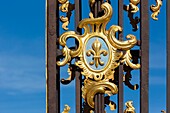 Frankreich, Meurthe et Moselle, Nancy, Stanislas-Platz (ehemaliger königlicher Platz), erbaut von Stanislas Leszczynski, König von Polen und letzter Herzog von Lothringen im 18. Jahrhundert, von der UNESCO zum Weltkulturerbe erklärt, Metalltor und Geländer mit Blattgold verkleidet von Jean Lamour
