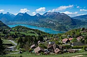 France, Haute Savoie, Lake Annecy, Talloires, the small lake, the bay and the massif of Baugess seen by the road of Planfait