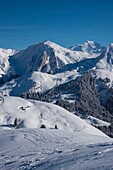 Frankreich, Haute Savoie, Aravis-Massiv, Manigod, Wanderung am Mont Sulens, vom Gipfel mit Blick auf die Mouilles, Massif de l'Etale und Mont Blanc