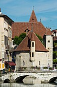 France, Haute Savoie, Annecy, the Perriere bridge spans the Thiou canal in front of the palace of the island or old prisons