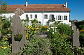Frankreich, Doubs, Loue-Tal, der Bauernhof von Courbey bed and breakfast, Ausstellungsort in Flagey, der Garten von Maler