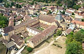 Frankreich, Dordogne, Buisson de Cadouin, Abtei von Cadouin Notre Dame de la Nativite, von der UNESCO zum Weltkulturerbe erklärt (Luftaufnahme)