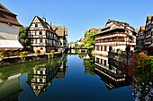 Frankreich, Bas Rhin, Straßburg, Altstadt, von der UNESCO zum Weltkulturerbe erklärt, das Viertel Petite France mit dem Restaurant Maison des Tanneurs