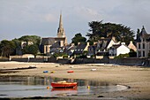 France, Finistere, Plouneour Brignogan Plages, Village from the beach