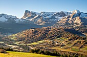 Frankreich, Hautes Alpes, Dévoluy-Massiv, Saint Etienne en Dévoluy, die Hochebene und der Gipfel des Bure (2709m)