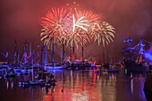 France, Finistere, Douarnenez, Festival Maritime Temps Fête, Fireworks on the port of Rosmeur